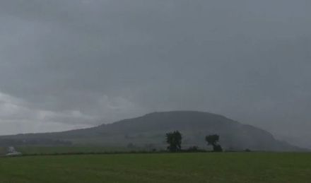 Der Nimbostratus ist eine einförmige, dunkle Regenwolke und wohl bei den meisten nicht sonderlich beliebt.