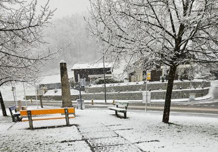 In Langenbruck westlich von Olten auf ca. 730 Metern bildete sich heute Vormittag eine dünne Schneedecke. 