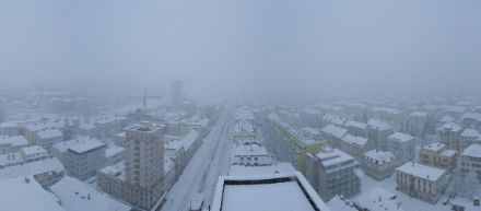 Weisses Erwachen in La Chaux-de-Fonds mit 11 cm Neuschnee. Bild: https://lachauxdefonds.roundshot.com/#/