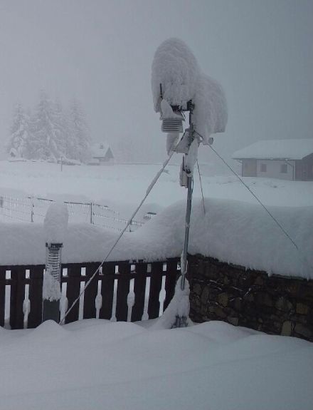 Sehr winterlich sah es nach den kräftigen Schneefällen heute am Vormittag in San Bernardino aus.