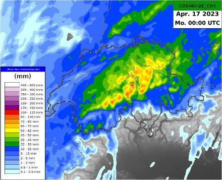 Erwartete Niederschläge [mm] zwischen Samstag, 12 UTC und Montag, 0 UTC gemäss dem Modell COSMO-2E. Am Alpennordhang werden verbreitet 30 bis 60 mm, an einigen Orten auch deutlich über 60 mm Niederschlag erwartet. Mengen über 60 mm dürften aber doch eher zu hoch sein. Nichtsdestotrotz können oberhalb etwa 1500 Metern Neuschneemengen von 30 bis 60 cm erwartet werden. Man kann nämlich davon ausgehen, dass 1 mm etwa 1 cm Neuschnee entspricht.