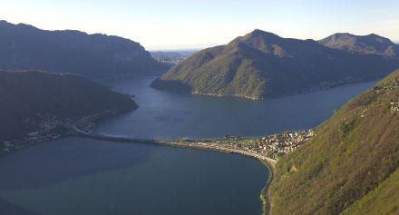 Auf der Alpensüdseite war es schon am Morgen sonnig und mit Nordwind herrschte eine klare Sicht, wie hier auf dem San Salvatore. 