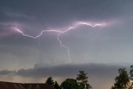Wolkenblitz am 28. Mai 2016 über Berikon.