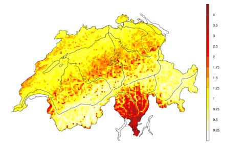 Anzahl Blitze pro Jahr und Quadratkilometer in den Jahren 2000-2022. Die Alpensüdseite weist eindeutig am meisten Blitze auf, besonders das Mittel- und Südtessin. Nördlich des Alpenkammes sind Biltze vor allem im Jura und längs der Voralpen häufig, so besonders auch in der Gegend Emmental-Entlebuch.