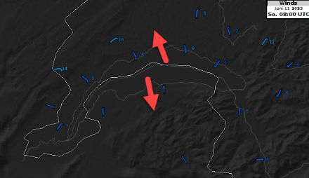 Windrichtung und Windstärke in Knoten am Sonntagvormittag um 10 Uhr: Mit dem sonnigen Wetter kam am Vormittag der Seewind auf. 