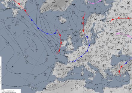 Bodenanalyse mit Fronten von heute Morgen um 6 UTC. 