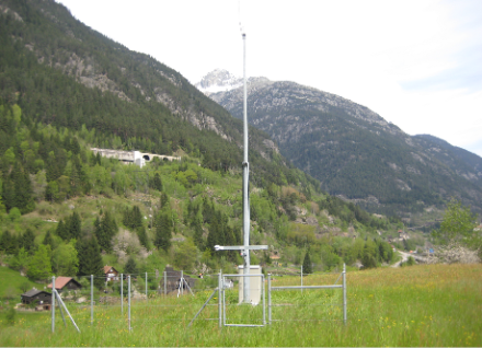 In Wattingen unterhalb Göschenen macht der Föhn in der Nacht selten Pause, so dass die Mitteltemperatur zwischen 00 und 06 UTC und das Nachtminimum bei warmen Föhnnächten sich oftmals nicht gross voneinander unterscheiden. An vielen anderen Orten ist dies hingegen nicht der Fall. Bildquelle: MeteoSchweiz.