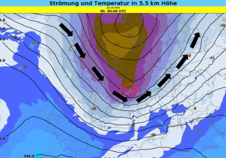 Strömung und Temperatur in der mittleren Troposphäre in etwa 5.5 km Höhe am Mittwoch, 26.07.2023, 02:00 Uhr. Praktisch ganz Europa liegt unter einem grossen Langwellentrog, mittendrin auch die Schweiz.