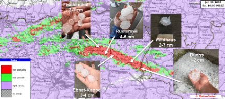 Die Superzelle und ihre Hagelspur (rote Fläche), die mit den über die MeteoSwiss App eingereichten Hagelfotos sehr schön dokumentiert ist. Die grössten Hagelkörner wurden ums Goldinger Tal gefunden. An dieser Stelle ein herzliches Dankeschön für Ihre zahlreichen und wertvollen Meteomeldungen! 