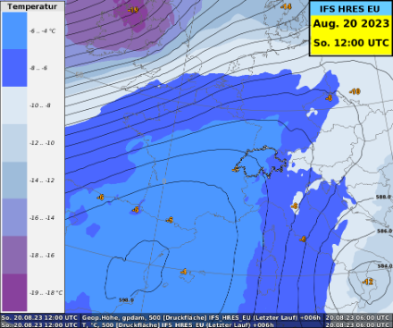 Höhe der 500 hPa Druckfläche (schwarze Linien) und Temperatur (farbige Fläche) auf dieser Höhe heute Mittag, 12 UTC, berechnet vom IFS-Modell. 
