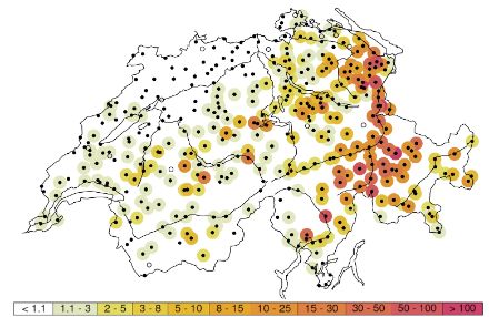 Schweizerkarte mit farbigen Angaben zur Wiederkehrperiode an den Messstandorten.