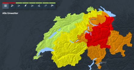 Schweizer Karte mit den abgebildeten Warnstufen. Süd- und Ostschweiz Stufe 3, von den zentralen Alpen bis zum Bodensee Stufe 4.