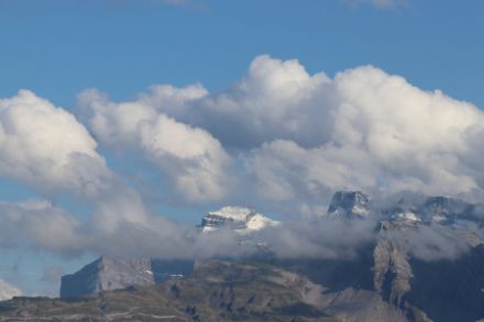 Blick vom Chli Aubrig zum Vrenelisgärtli mit weissem Kleid.