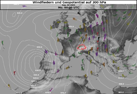 Karte Europas mit Windmessungen sowie Geopotentialfeld auf 300 hPa.