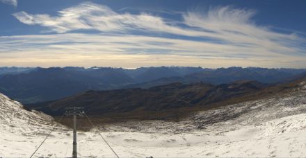 Cirrus fibratus : Die faserigen Cirrus fibratus Wolken sorgten auch oberhalb von Flims und Laax für einen abwechslungsreichen Himmel. 