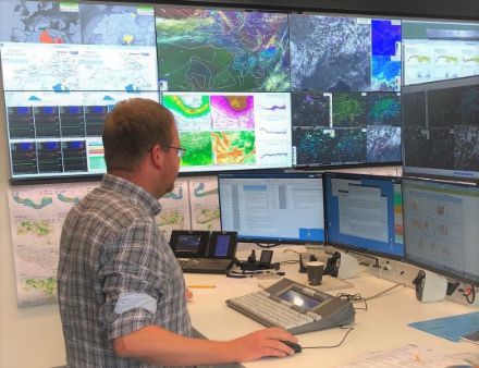 Abb. 2: TAF-Erstellung in der Prognose-und Flugwetterzentrale der MeteoSchweiz am Flughafen Zürich.