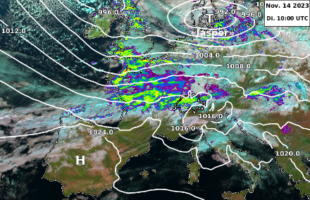 Wetterlage am 14. November 2023. Satellitenbild überlagert mit Luftdruck auf Meereshöhe (Isobaren) und Niederschlag (Radar). Zwischen einer Tiefdruckzone über Nordeuropa und einer Hochdruckzone über Südeuropa gelangt aus Westen sehr feuchte Luft zur Schweiz.