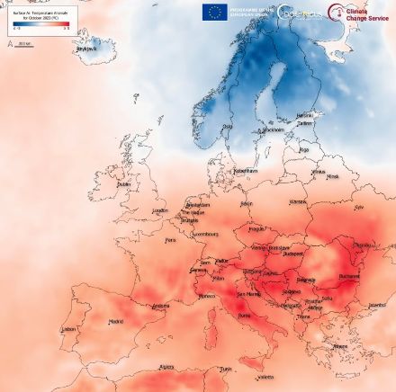 Abb. 3: Abweichung von der Oktober-Normtemperatur 1991-2020. Während die Temperaturen in weiten Teilen Europas überdurchschnittlich warm waren (rot), war es in Skadinavien und Russland kälter als in der Normperiode (blau). 