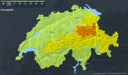 Schneewarnungen am Wochenende. Für weite Teile der Voralpen und Alpen wurden Warnungen der Stufe 2 und 3 ausgegeben. Quelle: MeteoSchweiz