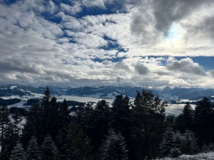 Auf dem Etzel am Sonntagnachmittag mit Blick zum Sihlsee. Bild: M. Baumann