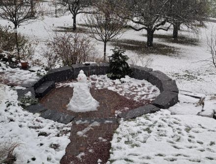 Schmelzender Schneemann.