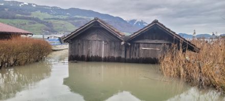 Hochwasser am Sarnersee bei Giswil. 