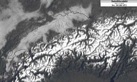 Satellitenbild um 10 Uhr. Der Nebel hat weite Teile des Flachlands der Alpennordseite geflutet. 