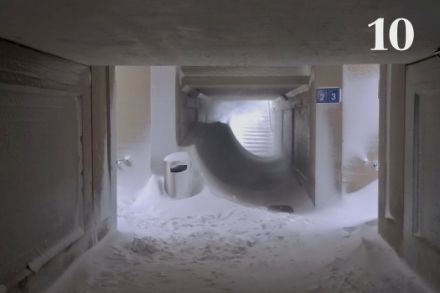 Schneeverwehungen in der Unterführung des Bahnhofs von Bex (VD) am 10. Dezember 2017.
