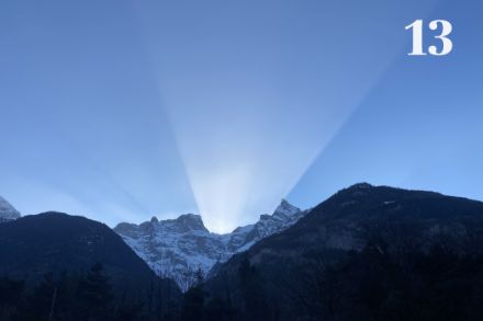 Schattenstrahlen über dem Osten der Dents du Midi (VS), eingefangen aus dem Rhonetal zwischen Lavey und Evionnaz. (Foto: Aude Untersee)