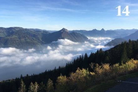 Blick in Richtung Tal von der Klewenalp im Oktober 2019, kurz vor der Auflösung des Hochnebels. Foto: E. Zubler