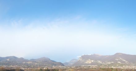 Die Sonne schien am Montag nur im Südtessin. Im Foto der Blick aus Novazzano Richtung Norden (zu den Wolken hin). Am Wochenende dürfte sich die Sonne aber wieder häufiger zeigen. Zumindest in den Bergen sieht es derzeit nach einem meist sonnigen Wochenende aus.