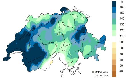 Karte der Schweiz mit den farbcodierten Niederschlagssummen für den Herbst 2023.
