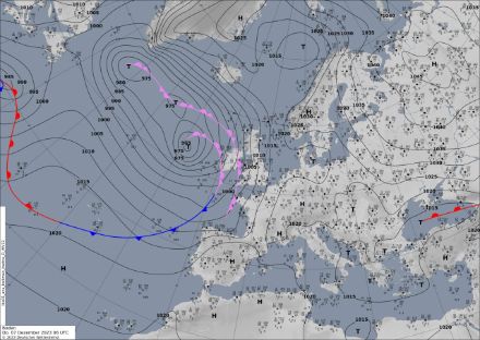 Bodenanalyse mit Fronten von heute Morgen um 6 UTC