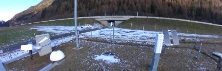 In der Bildmitte der Schneesensor an der MeteoSchweiz-Messstation in Piotta