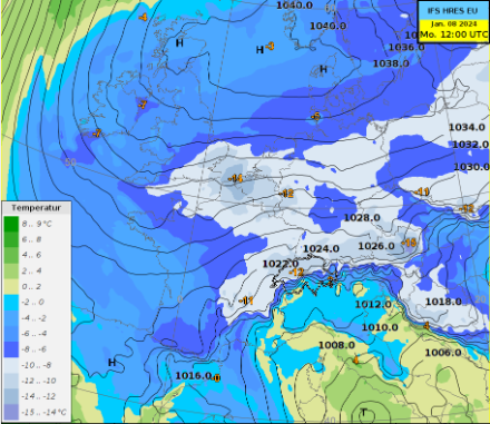 Karte von Europa mit der Temperatur auf 850 hPa in Farbe und den Isobaren des Bodendruckfeldes. 