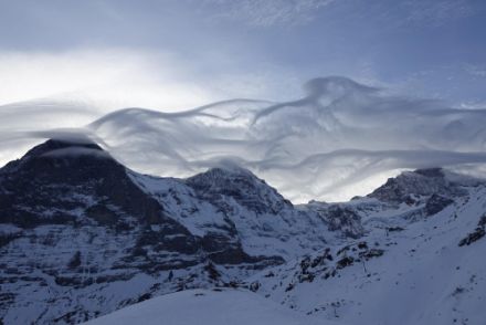 Blick auf Eiger, Mönch und Jungfrau von Norden her.