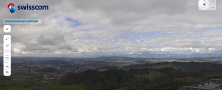 Stratocumulus Bewölkung über dem Berner Mittelland, darunter einige kleinere Quellwolken um 12:30 Uhr. Quelle Swisscom/Roundshot
