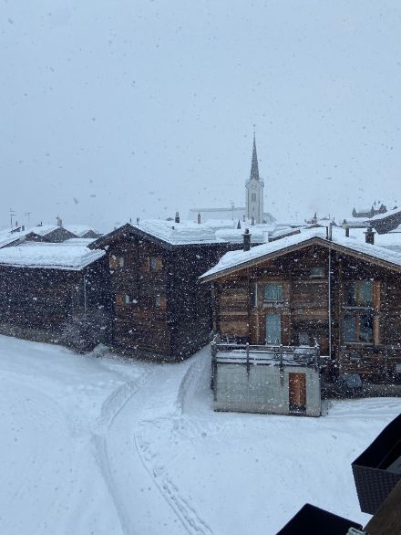 Schneefall in Ulrichen VS. Bild: Meteomeldungen/App