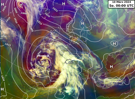 Bodendruckverteilung und Satellitenbild am Sonntag um 1 Uhr MEZ. Bild: MeteoSchweiz