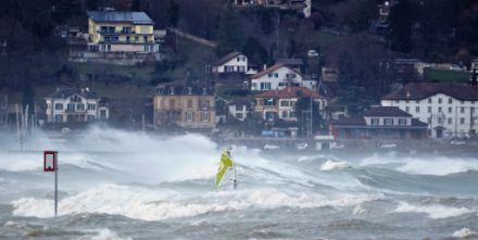Surfer freut’s. Auf der Alkohol-Erde wäre es in der Schweiz möglicherweise deutlich windiger. 