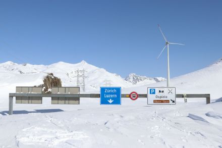 Eindrückliche Schneemengen oberhalb von 2000 Metern im April, hier am Beispiel der Gotthardpasshöhe am 11. April 2024 