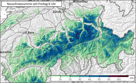 Karte der Schweiz mit Neuschneemengen zwischen Freitag und Sonntag 8 Uhr.