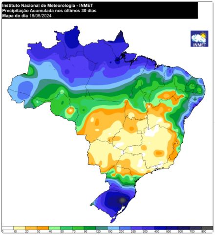 Karte Brasiliens mit farbigen Flächen, welche Anzahl mm Niederschlag zeigen.
