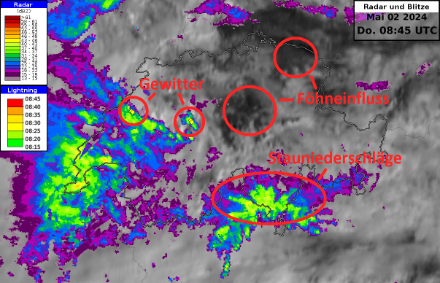 Satellitenbild mit Radar und Blitzmeldungen am Donnerstagvormittag um 10.45 Uhr Ortszeit.