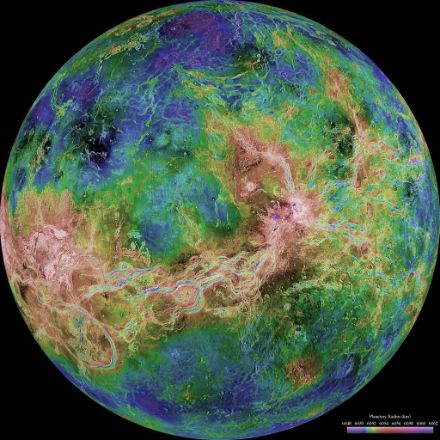 Abbildung 3: Topographie der Venusoberfläche. Die Farben stellen die Höhe dar. Aufgenommen mit einem Radar der Magellan-Sonde.