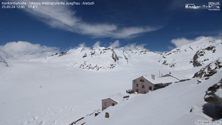 Blick von der Konkordiahütte über den grossen Aletschgletscher am Samstag. Die Winter-Massenbilanz lag Ende April gut 30% über dem Mittel der Periode 2010-2020 (Quelle: Glamos). 