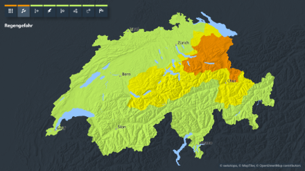 Warnsituation am Donnerstagmittag, 30. Mai 2024. Für den östlichen Alpennordhang wurde eine Warnung vor ergiebigem Dauerregen der Stufe 3 (orange) ausgegeben. Für angrenzende Gebiete des zentralen Alpennordhangs, des Berner Oberlandes, des Alpenrandes sowie Mittelbündens gilt Warnstufe 2 (gelb).