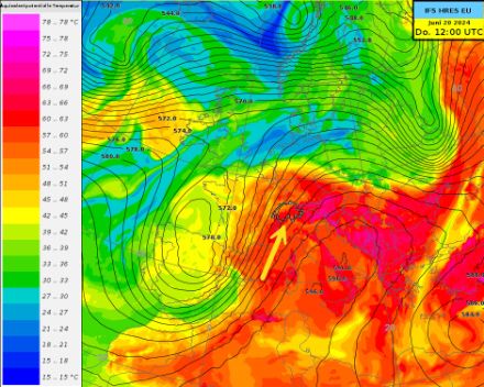Abbildung 2: Vorhergesagte äquipotentielle Temperatur und Druckverhältnisse (Geopotential auf 500 hPa) für Donnerstag 20. Juni um 12:00 UTC. Aus südlicher Richtung gelangt sehr warme und feuchte Suptropikluft zum Alpenraum. Quelle: IFS