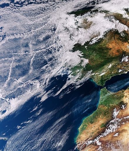 Shiptracks im Osten der iberischen Halbinsel, aufgenommen durch einen Satelliten