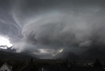 Wallcloud eines Gewitters in der Zentralschweiz am 29.4.2023. 